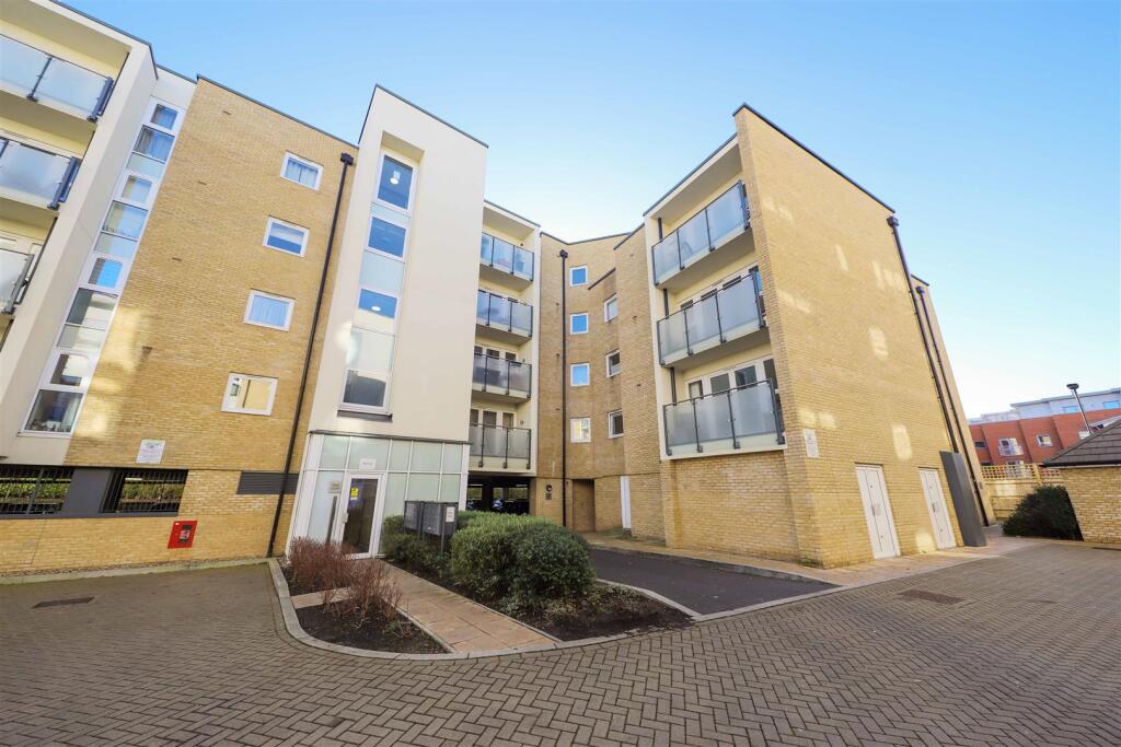 2 bed Apartment for rent in Ruislip. From Coopers - Ruislip