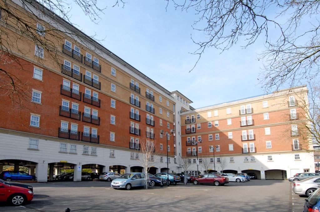3 bed Penthouse for rent in Ruislip. From Coopers - Ruislip