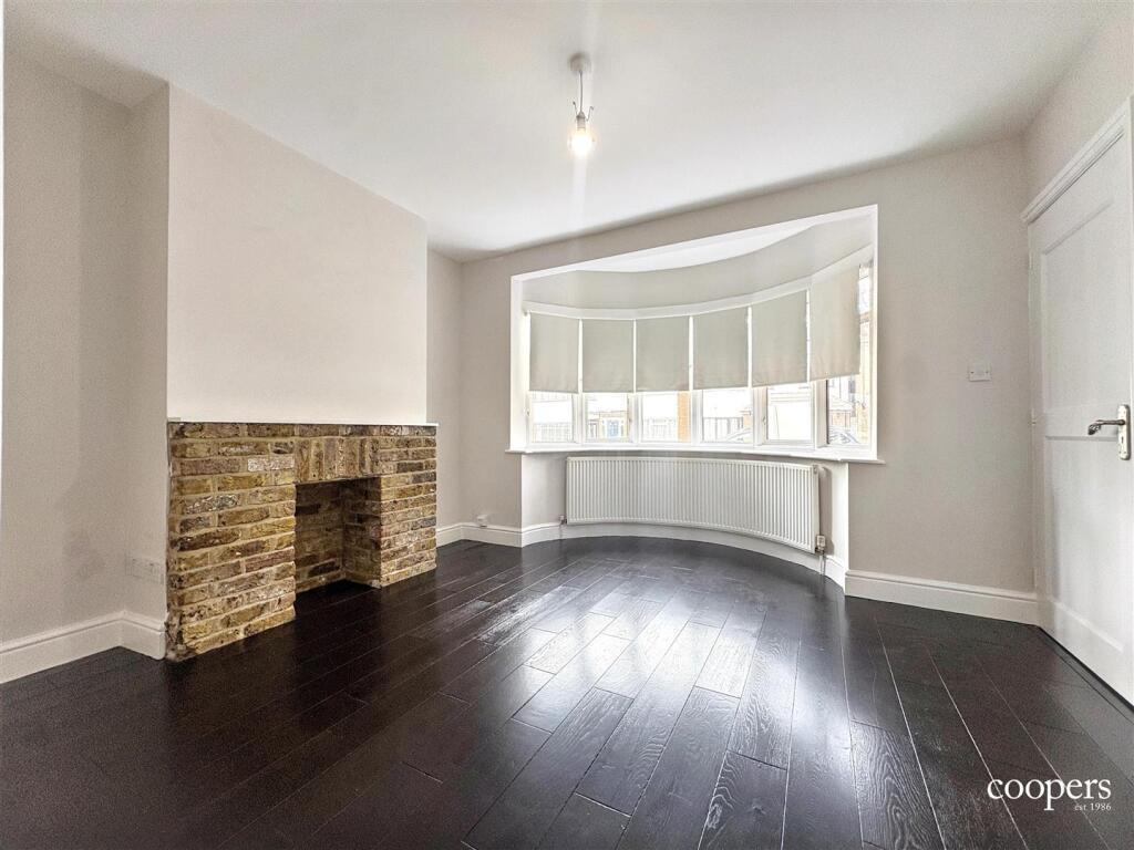 5 bed Mid Terraced House for rent in Ruislip. From Coopers - Ruislip