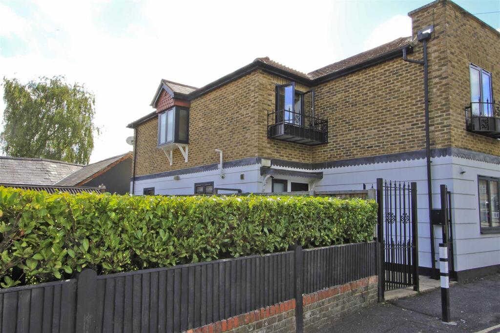 3 bed Semi Detached for rent in Ruislip. From Coopers - Ruislip 3 bed Semi Detached for rent in Ruislip. From Coopers - Ruislip