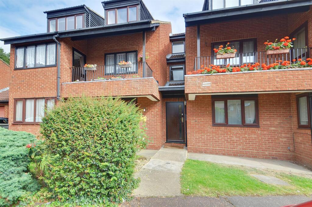 1 bed Apartment for rent in Ruislip. From Coopers - Ruislip