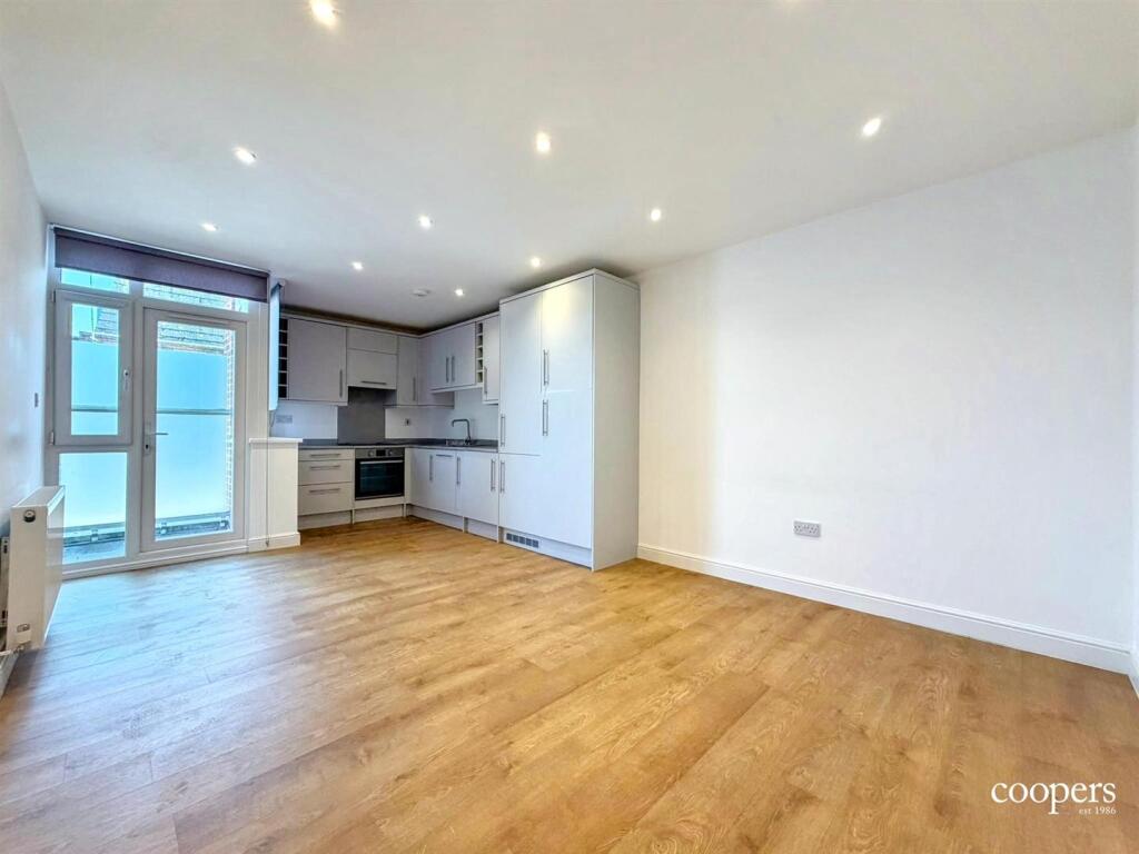 2 bed 1st Floor Flat for rent in Ruislip. From Coopers - Ruislip