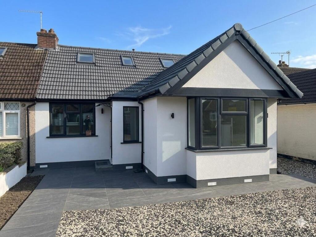 4 bed Semi-detached bungalow for rent in Ruislip. From Coopers - Ruislip 4 bed Semi-detached bungalow for rent in Ruislip. From Coopers - Ruislip
