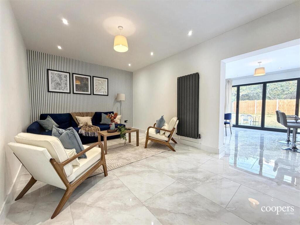 5 bed Detached bungalow for rent in Ruislip. From Coopers - Ruislip