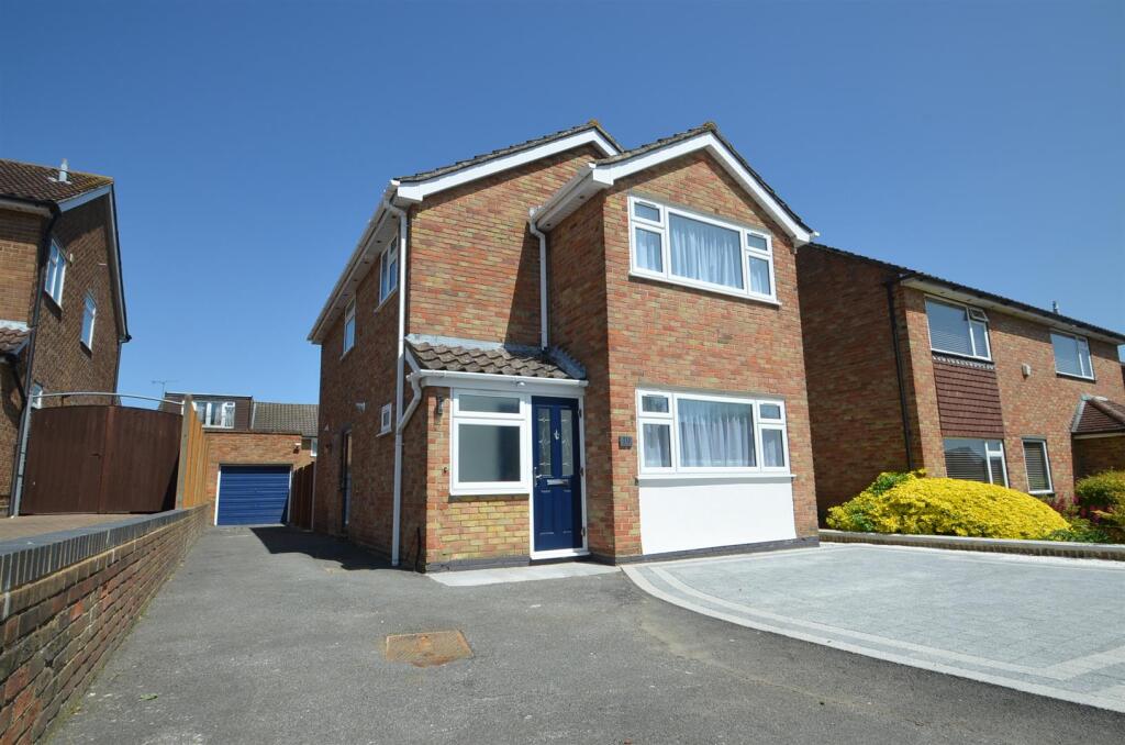 3 bed Detached for rent in New Denham. From Coopers - Ruislip 3 bed Detached for rent in New Denham. From Coopers - Ruislip