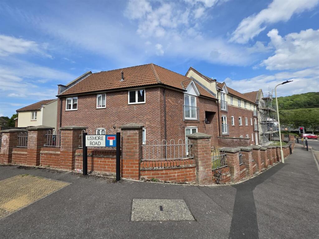 2 bed 1st Floor Flat for rent in Irton. From Andrew Cowen Estate Agency - Scarborough 2 bed 1st Floor Flat for rent in Irton. From Andrew Cowen Estate Agency - Scarborough