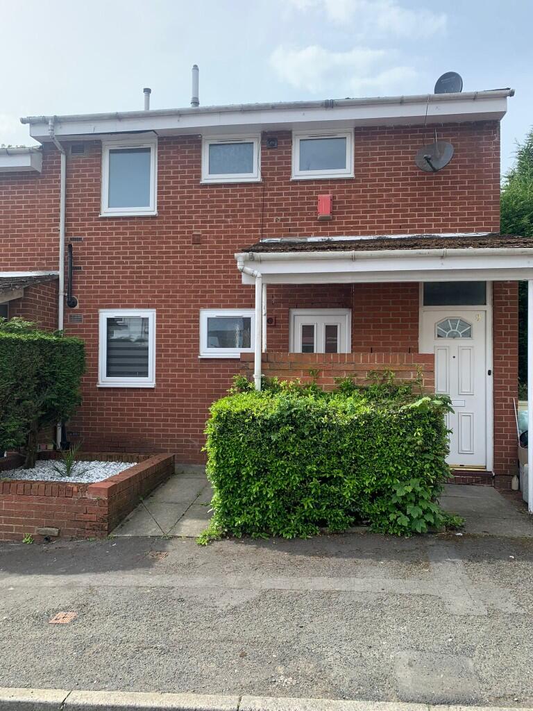 2 bed 1st Floor Flat for rent in Rhodes. From Aubrey Lee & Co - Blackley