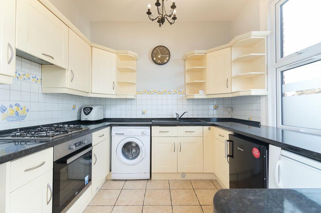 3 bed Apartment for rent in Carshalton. From Browns Residential - Sales