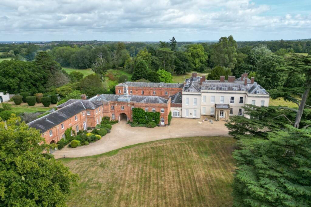 2 bed Apartment for rent in Swallowfield. From Beacons Sales and Lettings - Aldershot