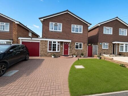 4 bed Detached for rent in Ash Green. From Beacons Sales and Lettings - Aldershot 4 bed Detached for rent in Ash Green. From Beacons Sales and Lettings - Aldershot