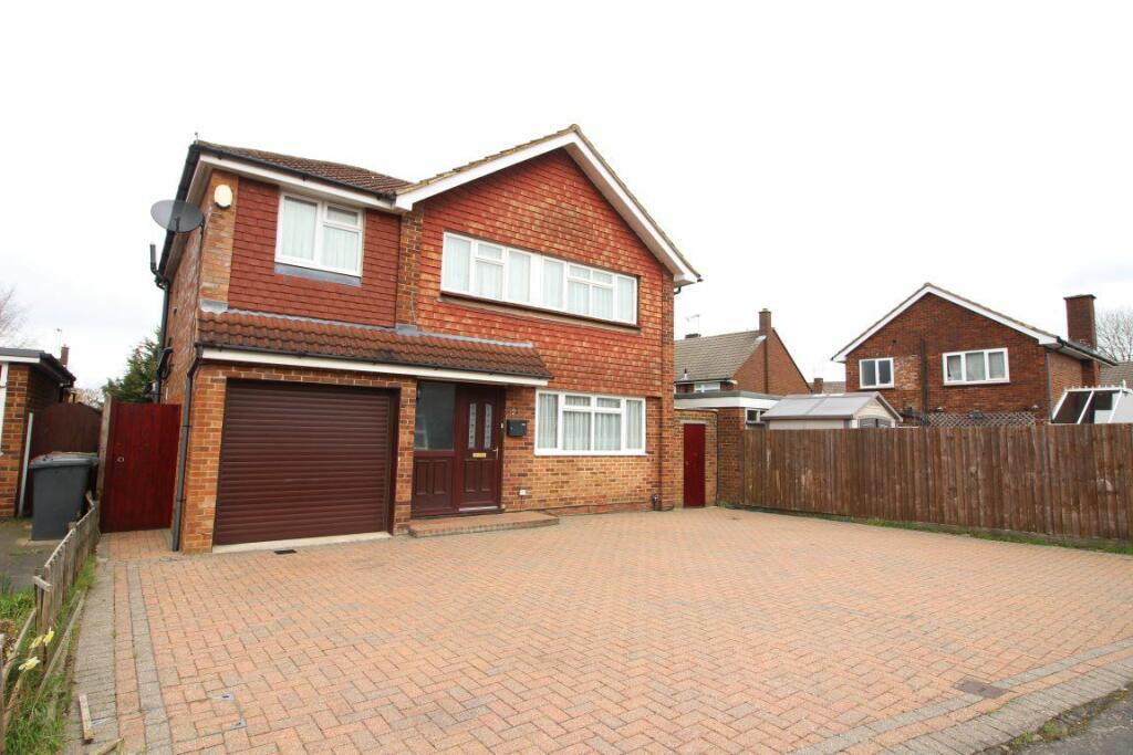 5 bed Detached House for rent in Bushey. From John Whiteman and Company