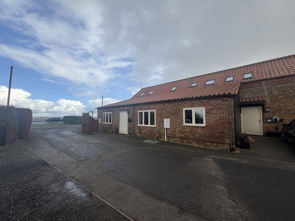 3 bed Barn Conversion for rent in Bicker. From Bruce Mather Ltd - Boston 3 bed Barn Conversion for rent in Bicker. From Bruce Mather Ltd - Boston
