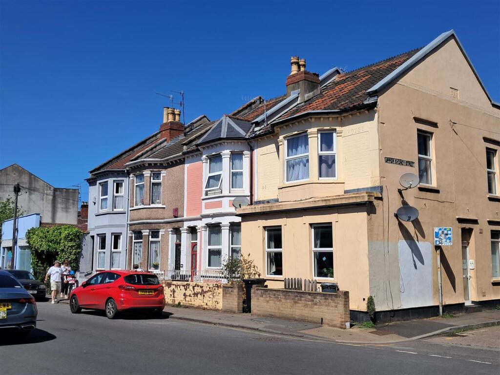 2 bed Detached for rent in Bower Ashton. From Greenwoods Property Centre Ltd - Knowle