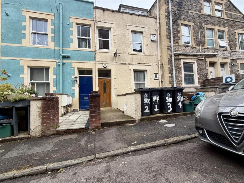1 bed 1st Floor Flat for rent in Bristol. From Greenwoods Property Centre Ltd - Knowle