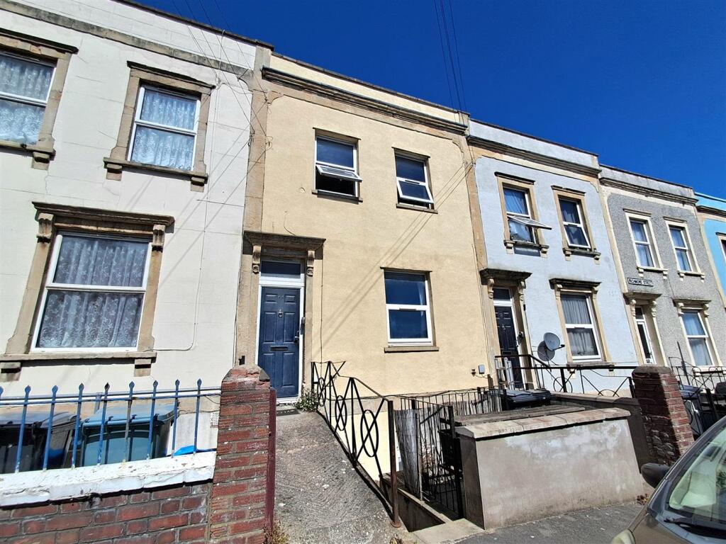 3 bed Detached for rent in Bower Ashton. From Greenwoods Property Centre Ltd - Knowle