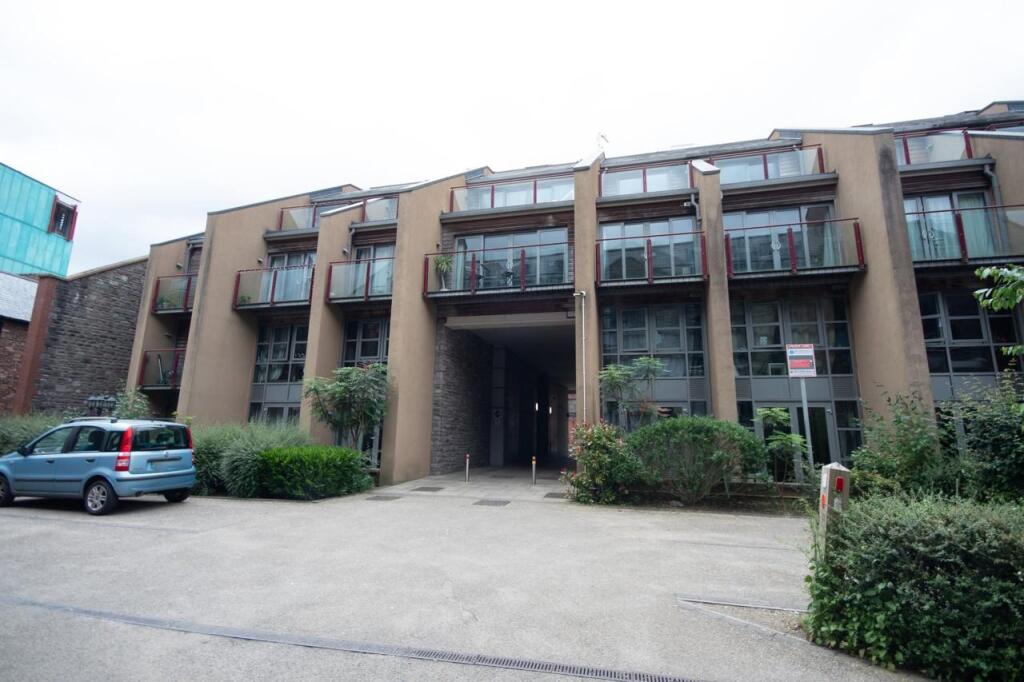 1 bed 1st Floor Flat for rent in Bristol. From Greenwoods Property Centre Ltd - Knowle