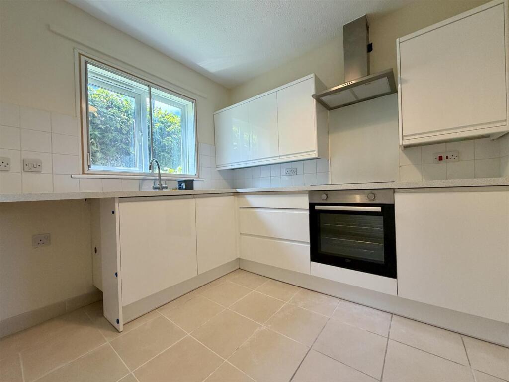 2 bed 1st Floor Flat for rent in Bristol. From Greenwoods Property Centre Ltd - Knowle 2 bed 1st Floor Flat for rent in Bristol. From Greenwoods Property Centre Ltd - Knowle