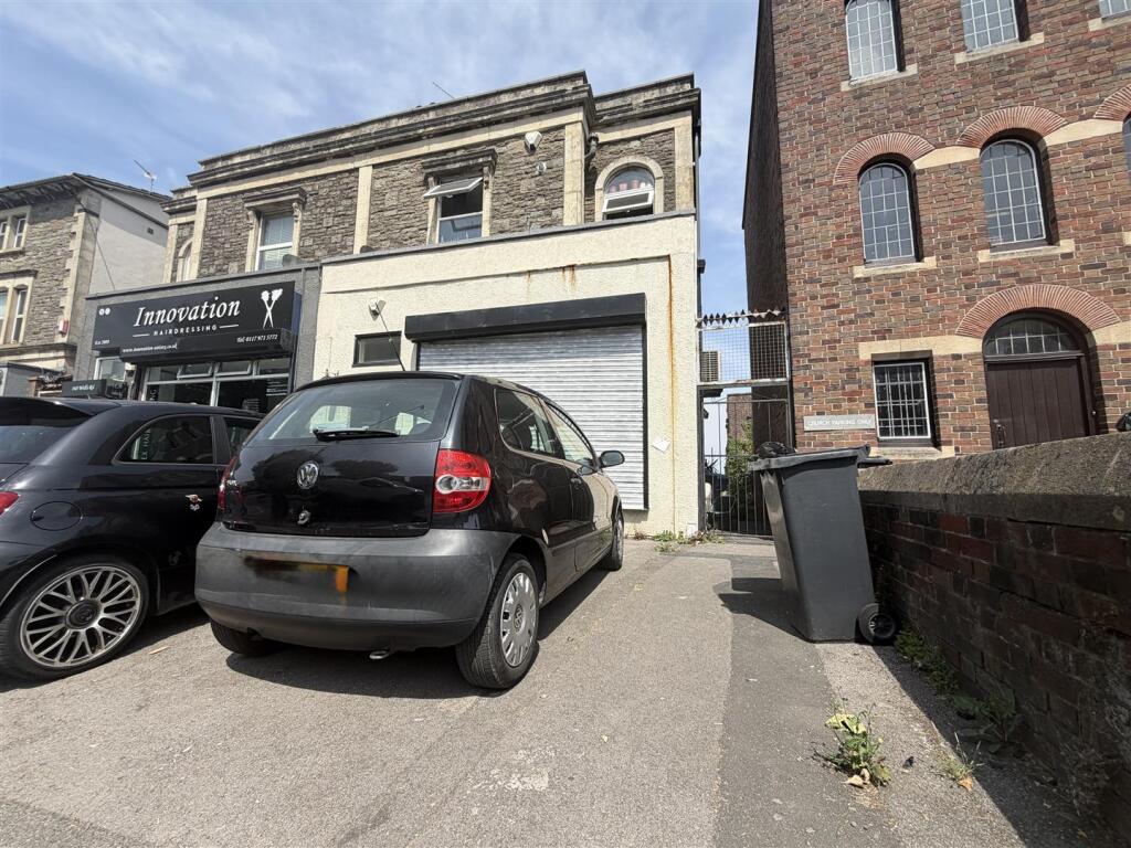 2 bed 1st Floor Flat for rent in Bristol. From Greenwoods Property Centre Ltd - Knowle 2 bed 1st Floor Flat for rent in Bristol. From Greenwoods Property Centre Ltd - Knowle