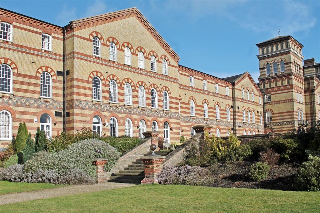 4 bed Mid Terraced House for rent in Haywards Heath. From Hunters Estate Agents - Burgess Hill