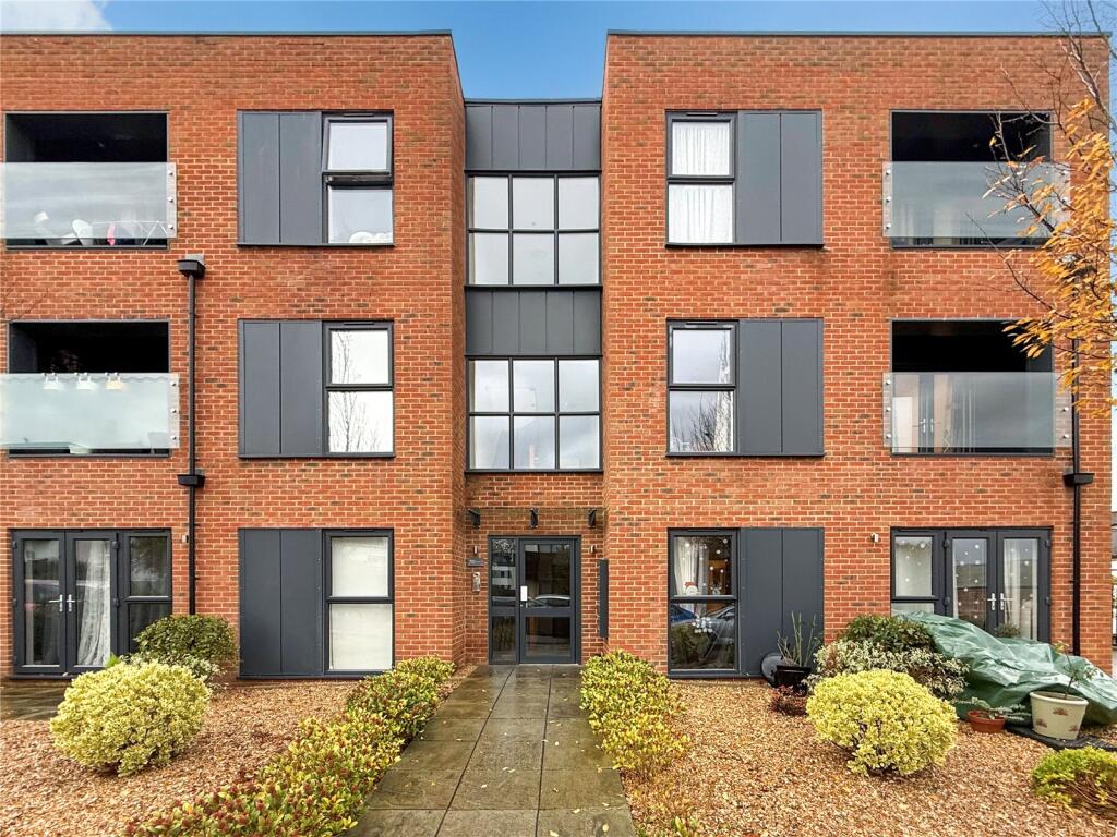 2 bed Apartment for rent in Burgess Hill. From Hunters Estate Agents - Burgess Hill