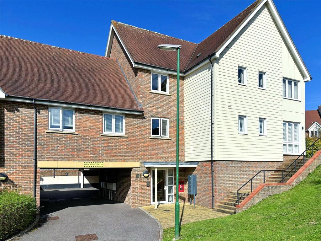 2 bed Apartment for rent in Chelwood Gate. From Hunters Estate Agents - Burgess Hill