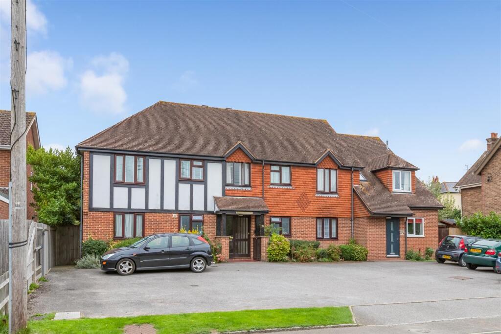 1 bed Apartment for rent in Burgess Hill. From Hunters Estate Agents - Burgess Hill 1 bed Apartment for rent in Burgess Hill. From Hunters Estate Agents - Burgess Hill