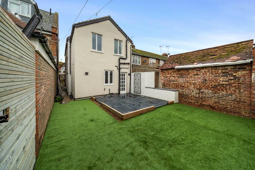 3 bed Detached for rent in Burgess Hill. From Hunters Estate Agents - Burgess Hill