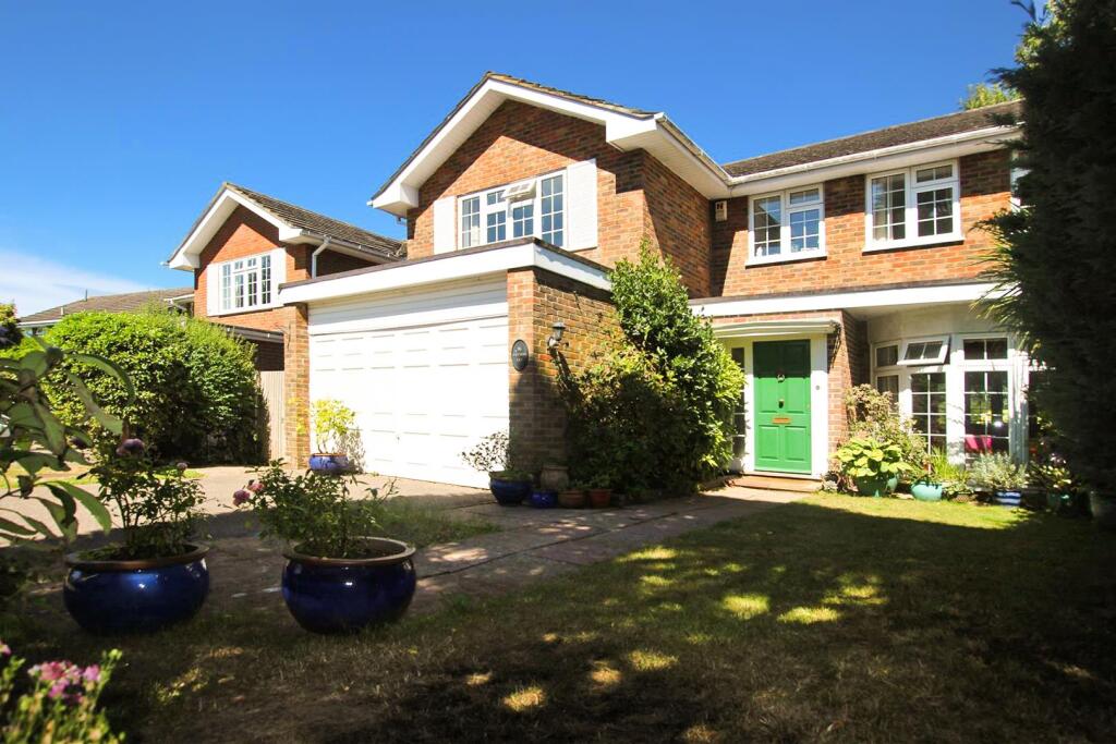4 bed Detached for rent in Cuckfield. From Hunters Estate Agents - Burgess Hill 4 bed Detached for rent in Cuckfield. From Hunters Estate Agents - Burgess Hill