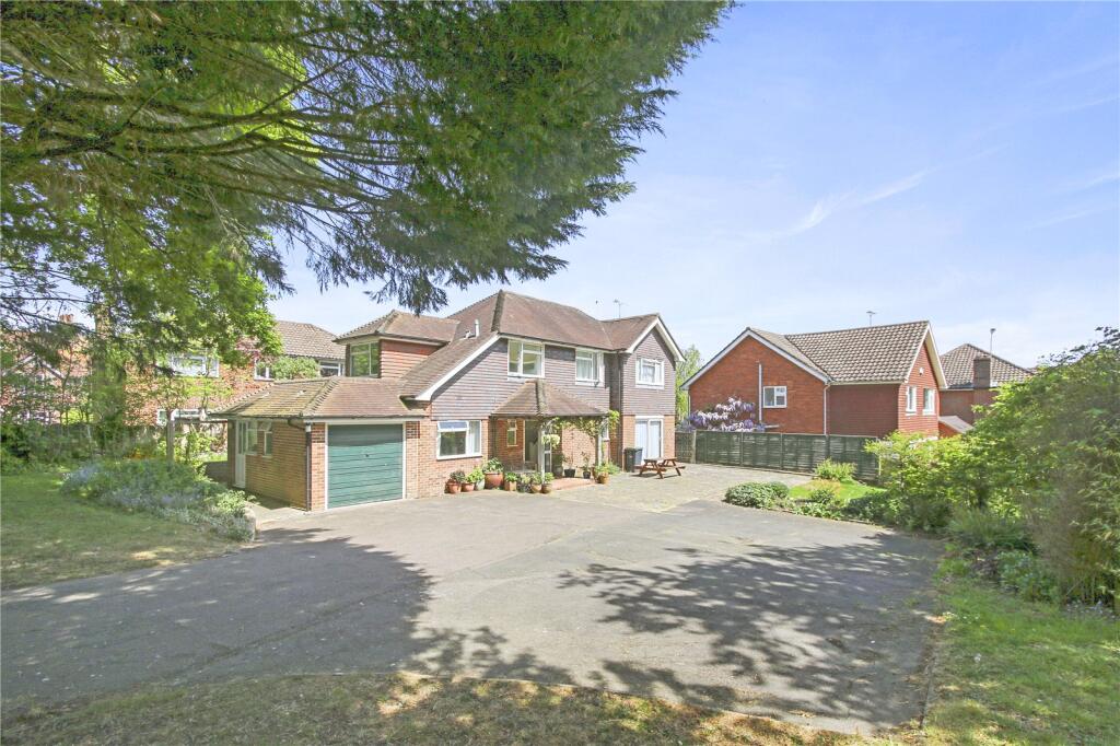 4 bed Detached for rent in Cuckfield. From Hunters Estate Agents - Burgess Hill 4 bed Detached for rent in Cuckfield. From Hunters Estate Agents - Burgess Hill