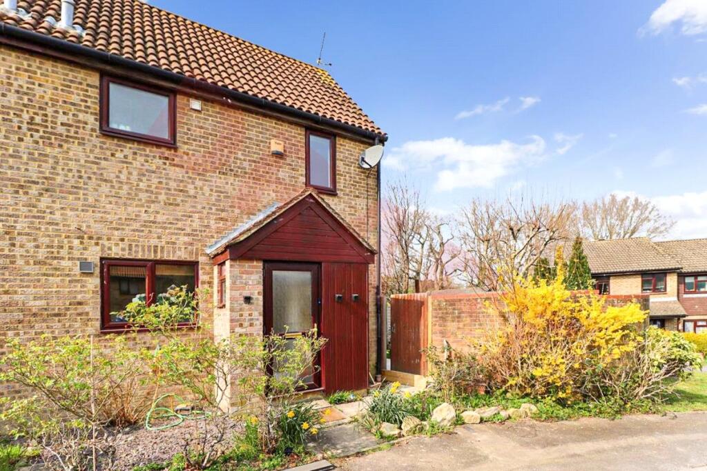 1 bed Semi Detached for rent in Burgess Hill. From Hunters Estate Agents - Burgess Hill 1 bed Semi Detached for rent in Burgess Hill. From Hunters Estate Agents - Burgess Hill