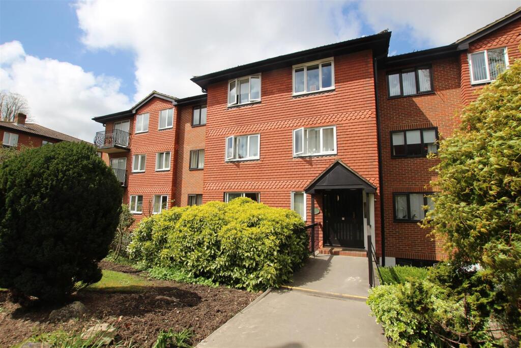 4 bed Apartment for rent in Haywards Heath. From Hunters Estate Agents - Burgess Hill 4 bed Apartment for rent in Haywards Heath. From Hunters Estate Agents - Burgess Hill
