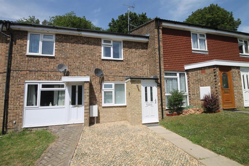 2 bed Mid Terraced House for rent in Haywards Heath. From Hunters Estate Agents - Burgess Hill 2 bed Mid Terraced House for rent in Haywards Heath. From Hunters Estate Agents - Burgess Hill
