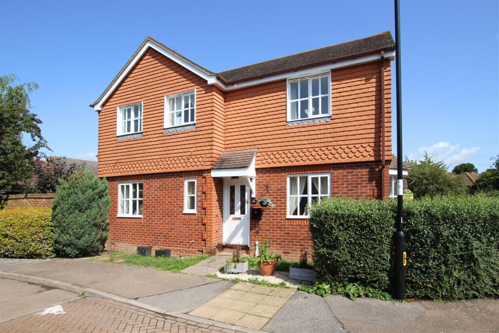 3 bed Detached for rent in Burgess Hill. From Hunters Estate Agents - Burgess Hill 3 bed Detached for rent in Burgess Hill. From Hunters Estate Agents - Burgess Hill
