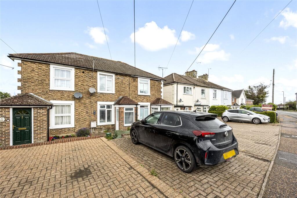 2 bed Mid Terraced House for rent in Burgess Hill. From Hunters Estate Agents - Burgess Hill 2 bed Mid Terraced House for rent in Burgess Hill. From Hunters Estate Agents - Burgess Hill