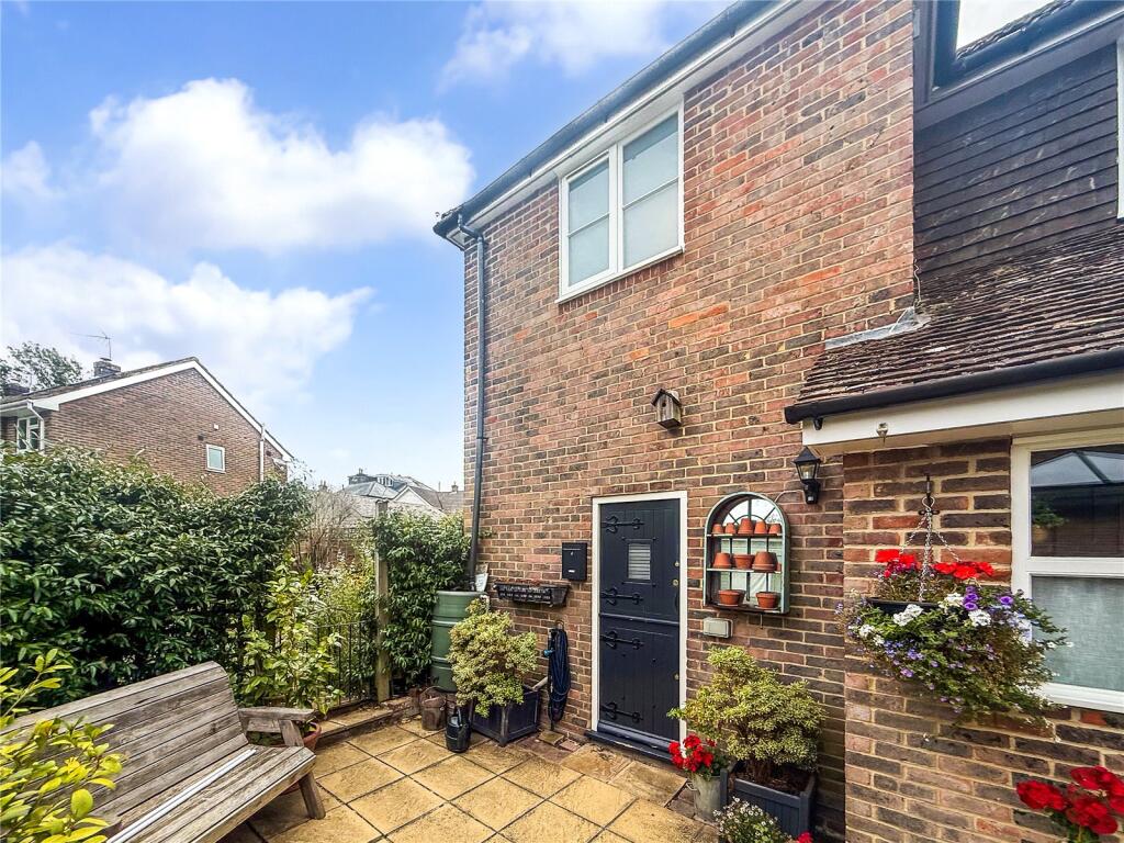 1 bed Apartment for rent in Cuckfield. From Hunters Estate Agents - Burgess Hill 1 bed Apartment for rent in Cuckfield. From Hunters Estate Agents - Burgess Hill