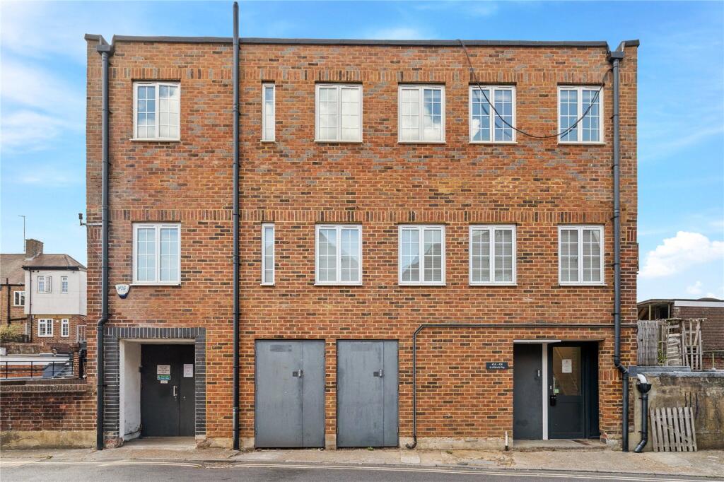 2 bed Apartment for rent in Haywards Heath. From Hunters Estate Agents - Burgess Hill 2 bed Apartment for rent in Haywards Heath. From Hunters Estate Agents - Burgess Hill