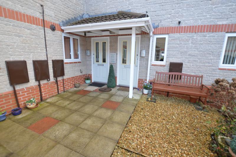 2 bed 1st Floor Flat for rent in Midsomer Norton. From Barons Property Centre Ltd - Midsomer Norton