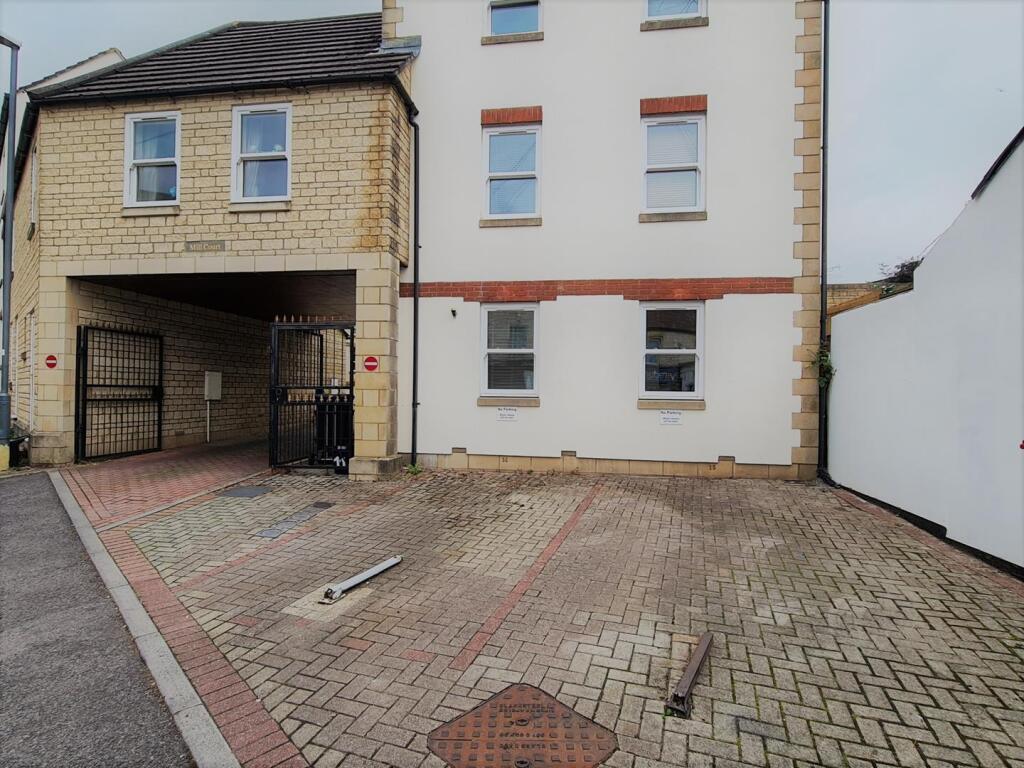 2 bed 1st Floor Flat for rent in Midsomer Norton. From Barons Property Centre Ltd - Midsomer Norton