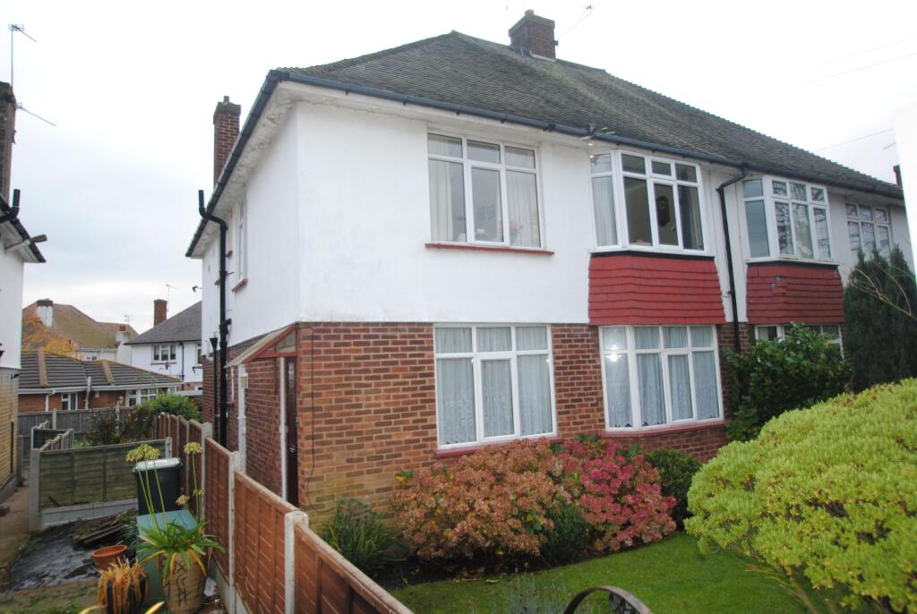 2 bed 1st Floor Flat for rent in Hadleigh. From Ashleigh Stone - Leigh on Sea 2 bed 1st Floor Flat for rent in Hadleigh. From Ashleigh Stone - Leigh on Sea