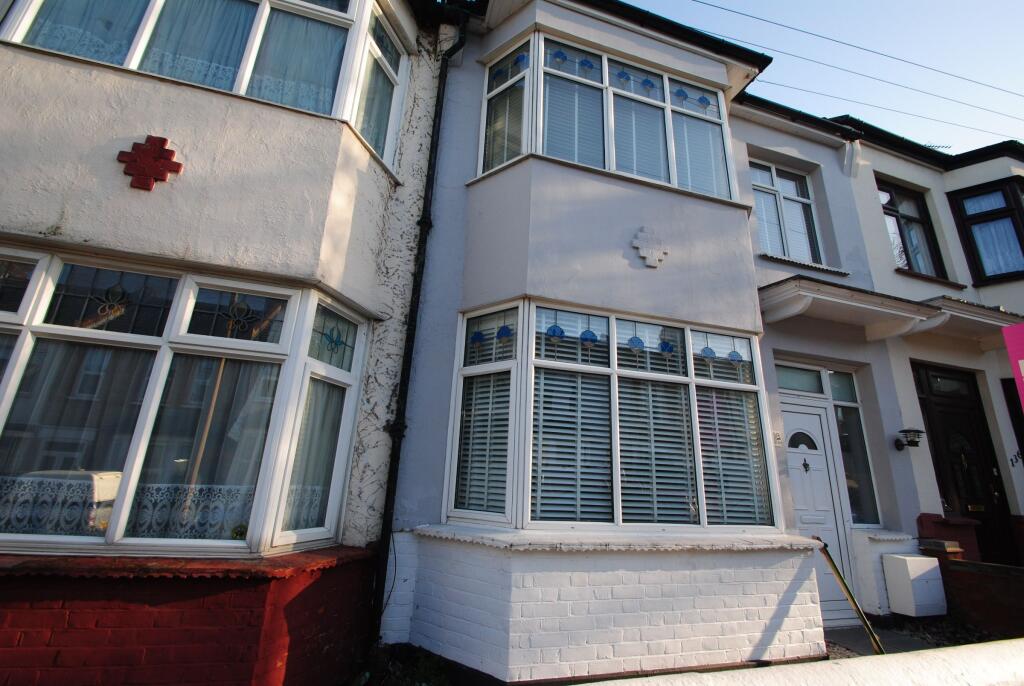 3 bed Mid Terraced House for rent in Southend-on-Sea. From Ashleigh Stone - Leigh on Sea