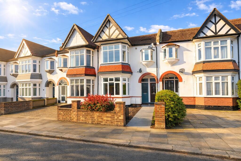 2 bed 1st Floor Flat for rent in Hadleigh. From Ashleigh Stone - Leigh on Sea