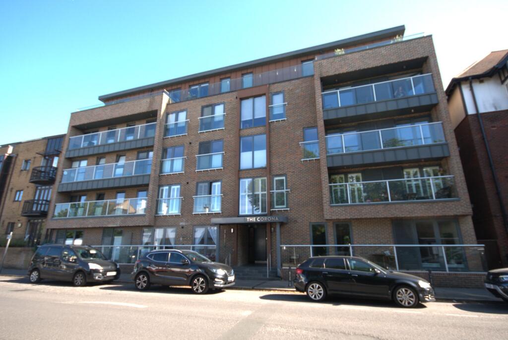 3 bed Apartment for rent in Southend-on-Sea. From Ashleigh Stone - Leigh on Sea