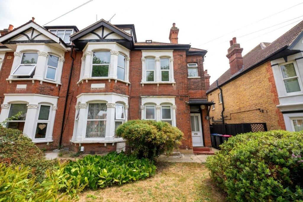 2 bed 1st Floor Flat for rent in Southend-on-Sea. From Ashleigh Stone - Leigh on Sea