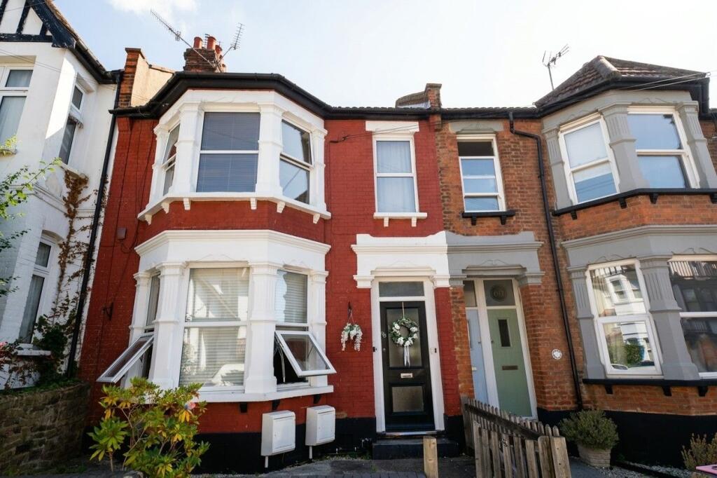 2 bed 1st Floor Flat for rent in Southend-on-Sea. From Ashleigh Stone - Leigh on Sea