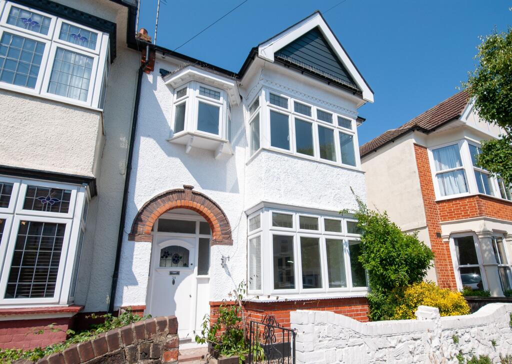 4 bed Semi Detached for rent in Southend-on-Sea. From Ashleigh Stone - Leigh on Sea