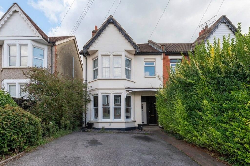 2 bed 1st Floor Flat for rent in Southend-on-Sea. From Ashleigh Stone - Leigh on Sea