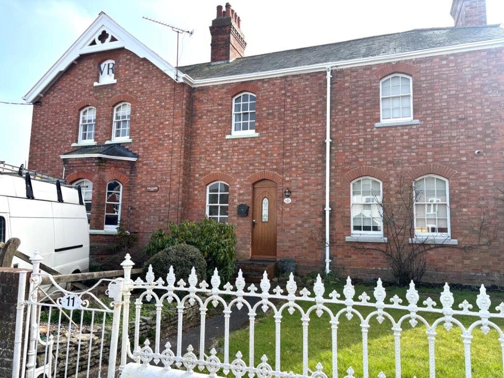 2 bed Mid Terraced House for rent in Hythe. From Easton Residential - Holbury