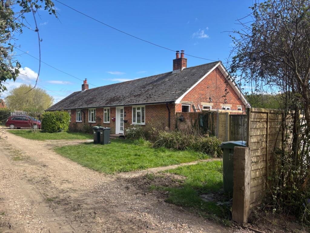 3 bed Semi-detached bungalow for rent in Fawley. From Easton Residential - Holbury