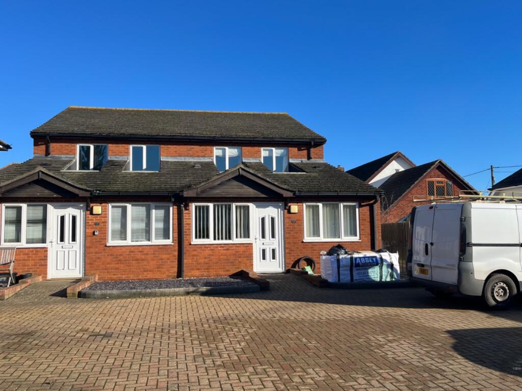 2 bed Apartment for rent in Langley. From Easton Residential - Holbury