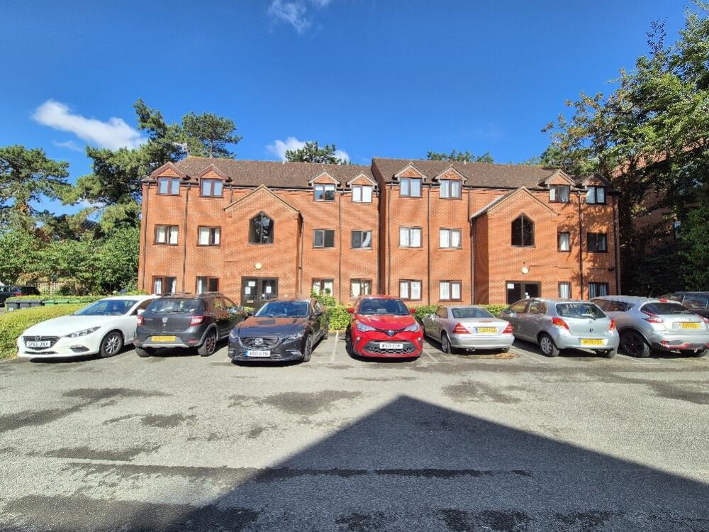 2 bed 1st Floor Flat for rent in Claines. From Hicks Hadley - Halesowen
